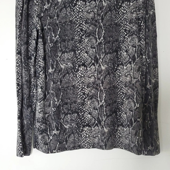 Talbots Pure Merino Wool Sweater Size M Snake Print Long Sleeves Lightweight Top - Picture 5 of 10